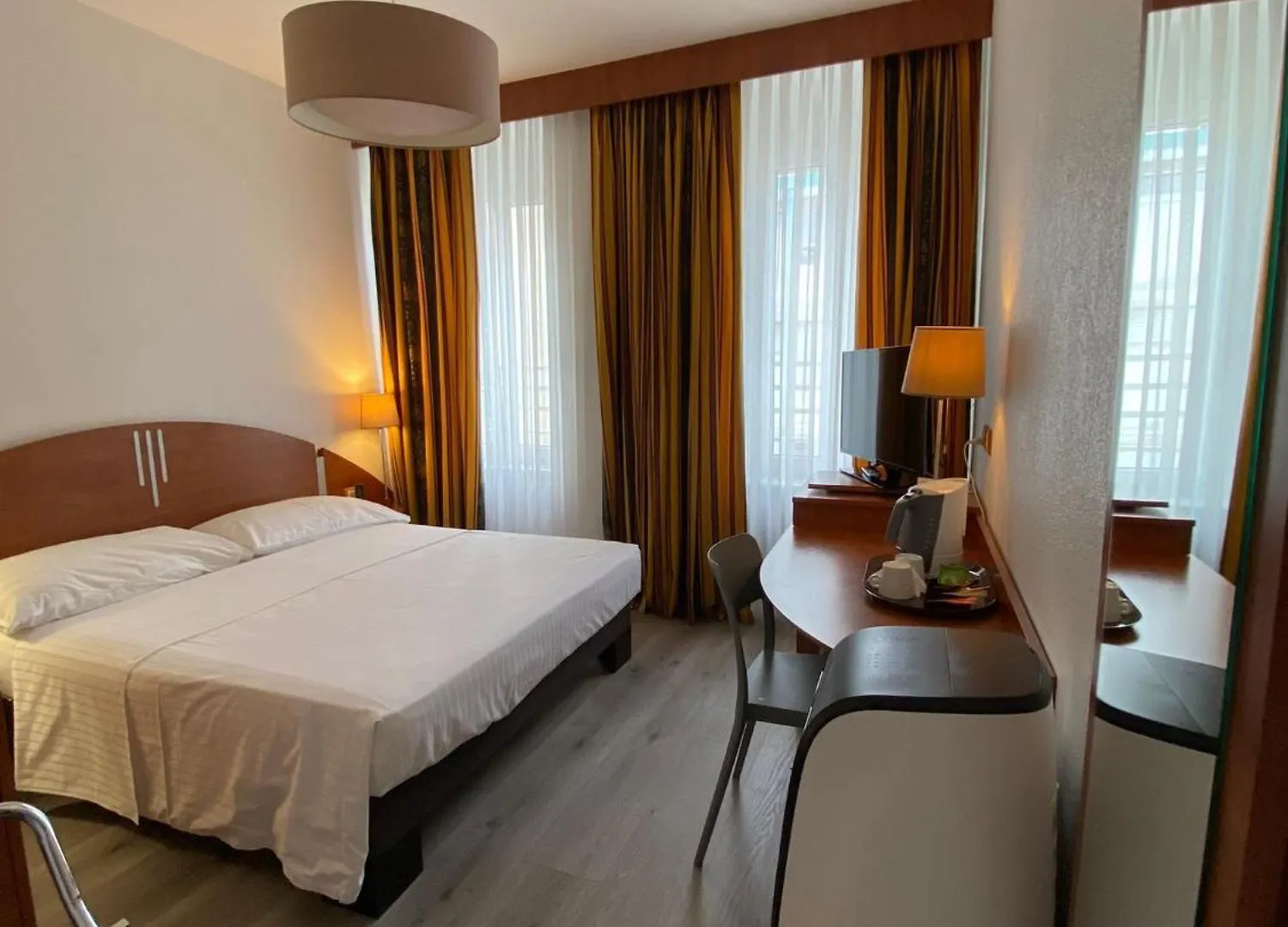 ***  Hotel Admiral Cenevre İsviçre